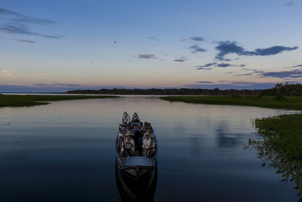 Night Safari Delfin Amazon Cruises