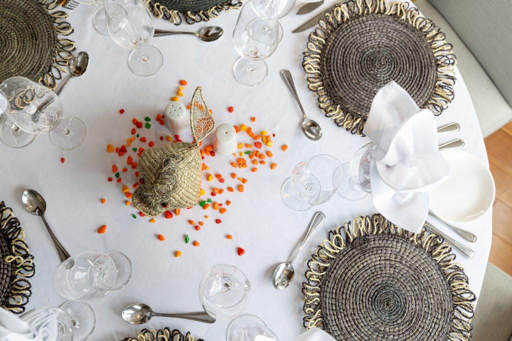 Amazonian handcrafted woven placemats and decor displayed on a dining table onboard Delfín Amazon Cruises