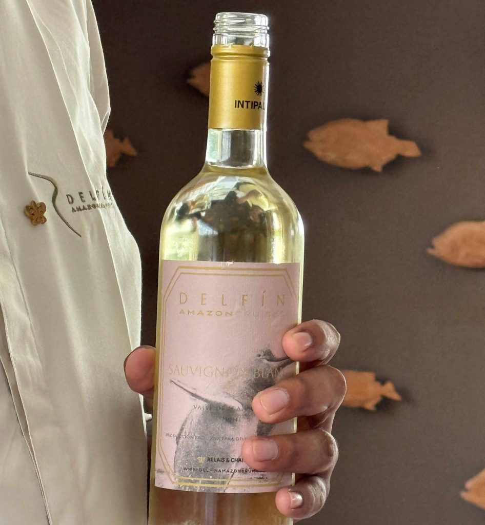 Delfín Amazon Cruises Sauvignon Blanc held aboard the luxury Amazon river cruise