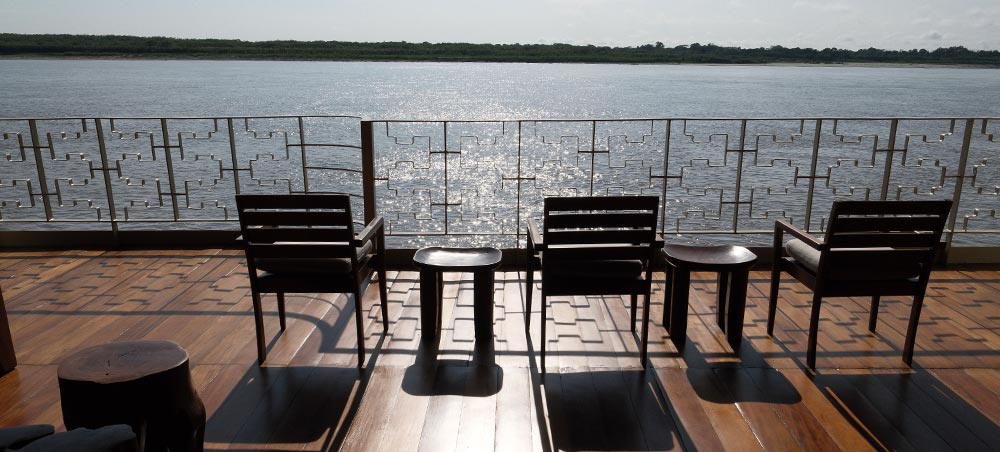 Open deck seating aboard Delfín III overlooking the river